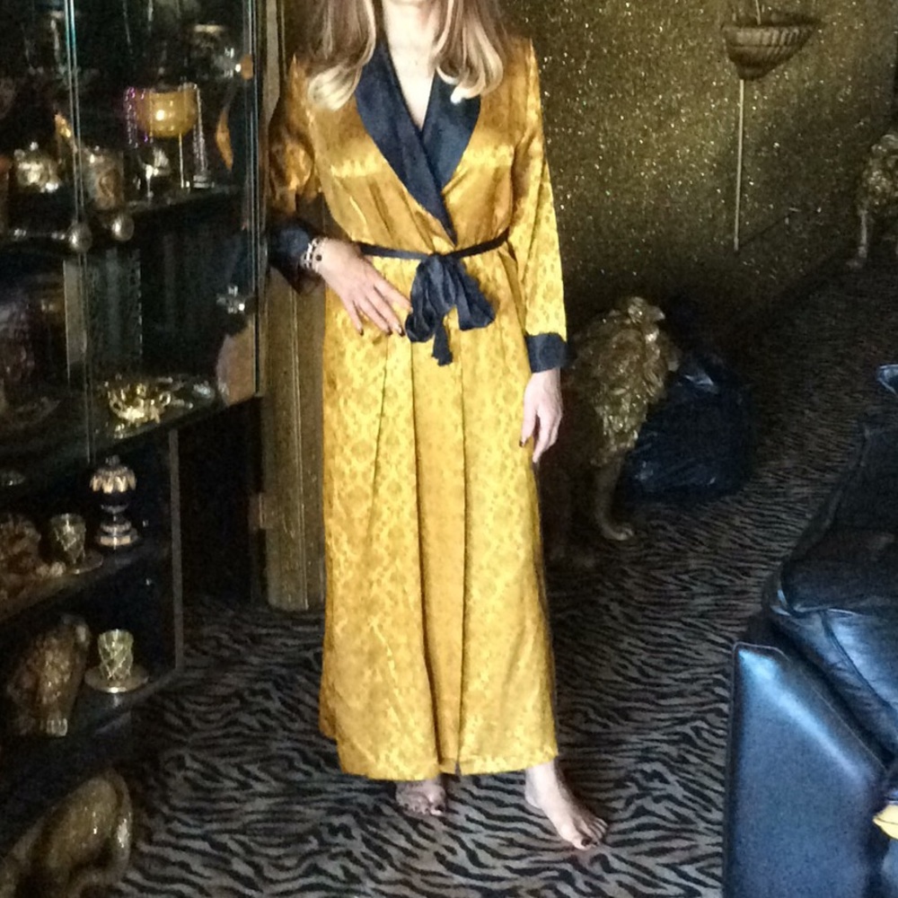 Luxurious gold robe!!!